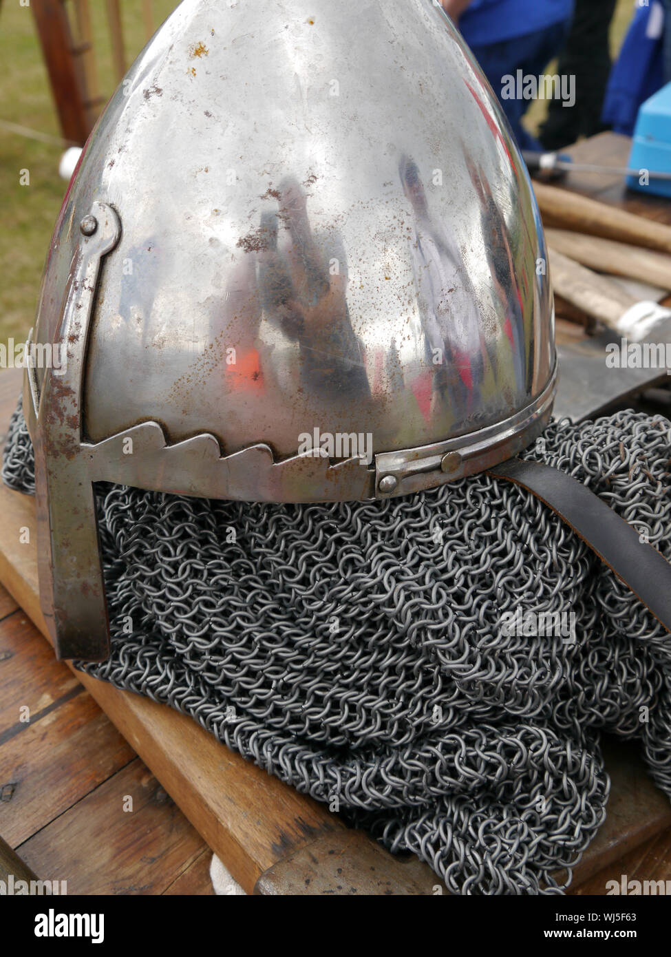 Un casque Saxon et chain mail Banque D'Images
