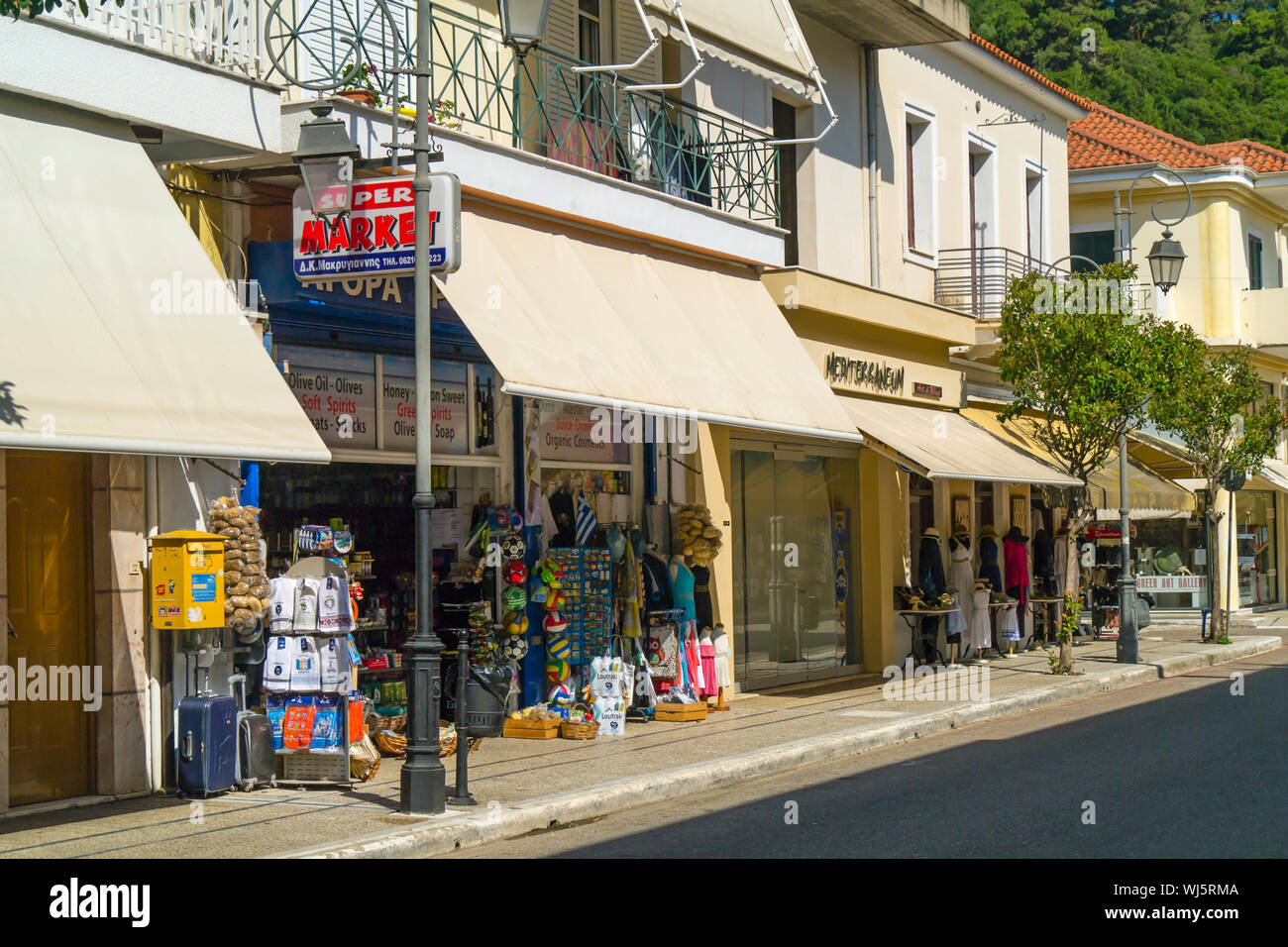 Boutiques de souvenirs touristiques,port de Katakolon, Grèce,péninsule du Péloponnèse,Europe Banque D'Images