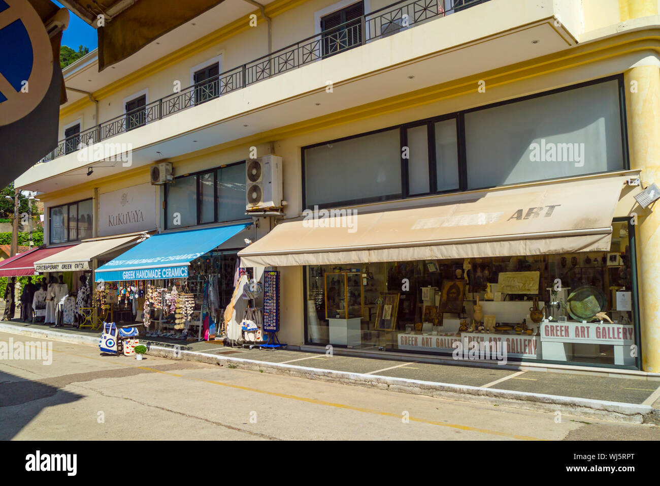 Les boutiques d'art touristique,port de Katakolon, Grèce,péninsule du Péloponnèse,Europe Banque D'Images