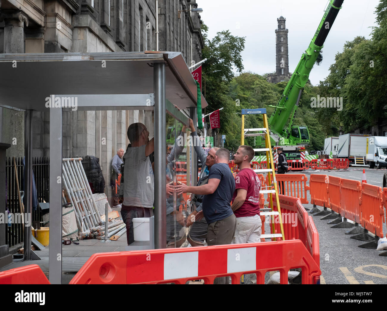 Edinburgh, Ecosse, Royaume-Uni. 3 Septembre, 2019. Tournage ériger de nouveaux abris bus factice à Waterloo Place à Édimbourg avant le tournage de Fast and Furious nouveau film. Credit : Iain Masterton/Alamy Live News Banque D'Images
