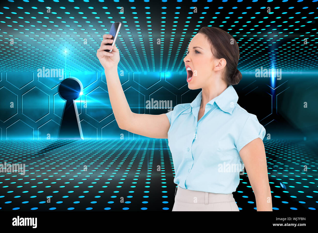 Image composite de angry classy businesswoman yelling at her smartphone Banque D'Images