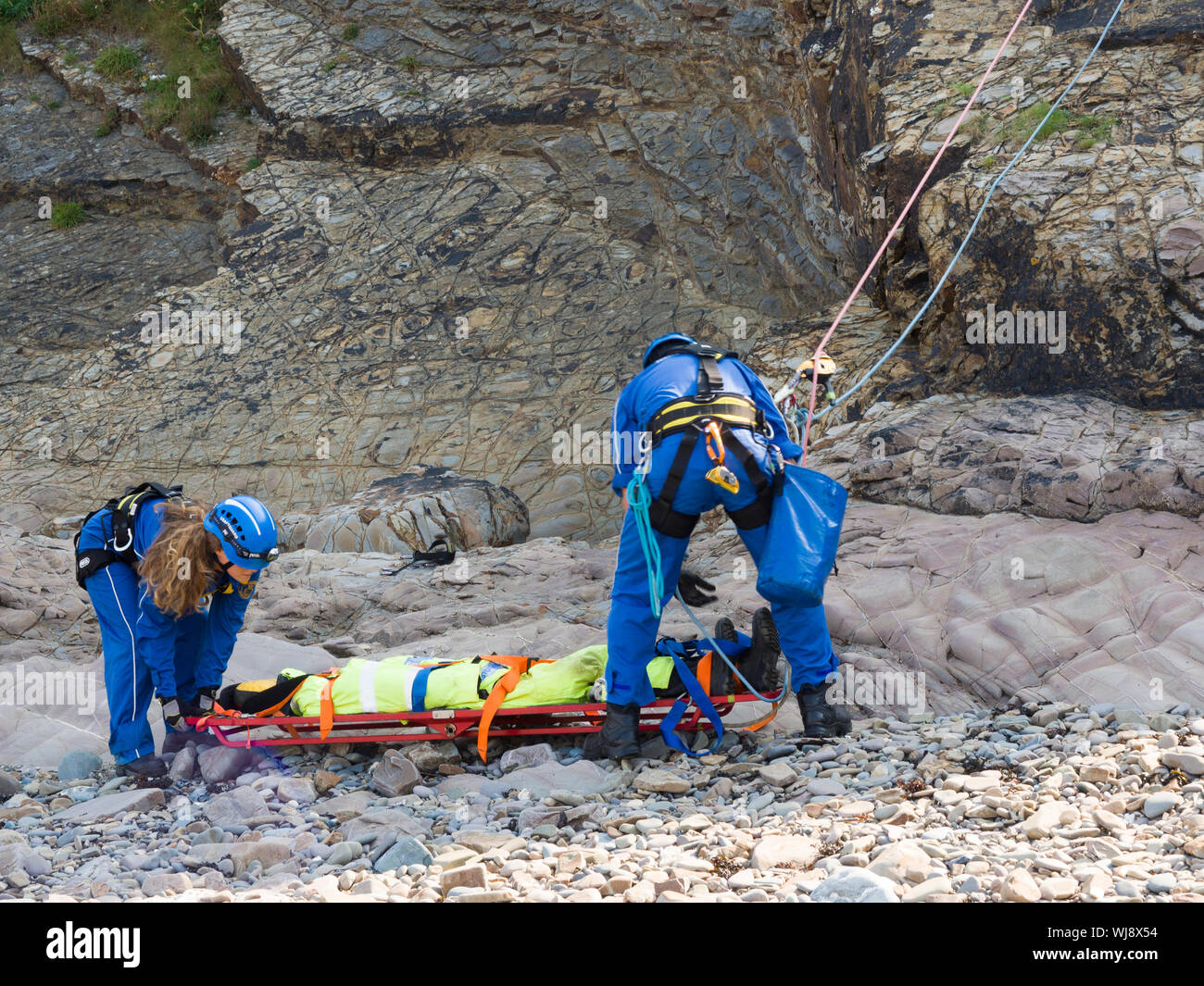 Démonstration de sauvetage en falaise garde-côtes de sauvetage au cours de fin de semaine, Bude, Cornwall, UK Banque D'Images