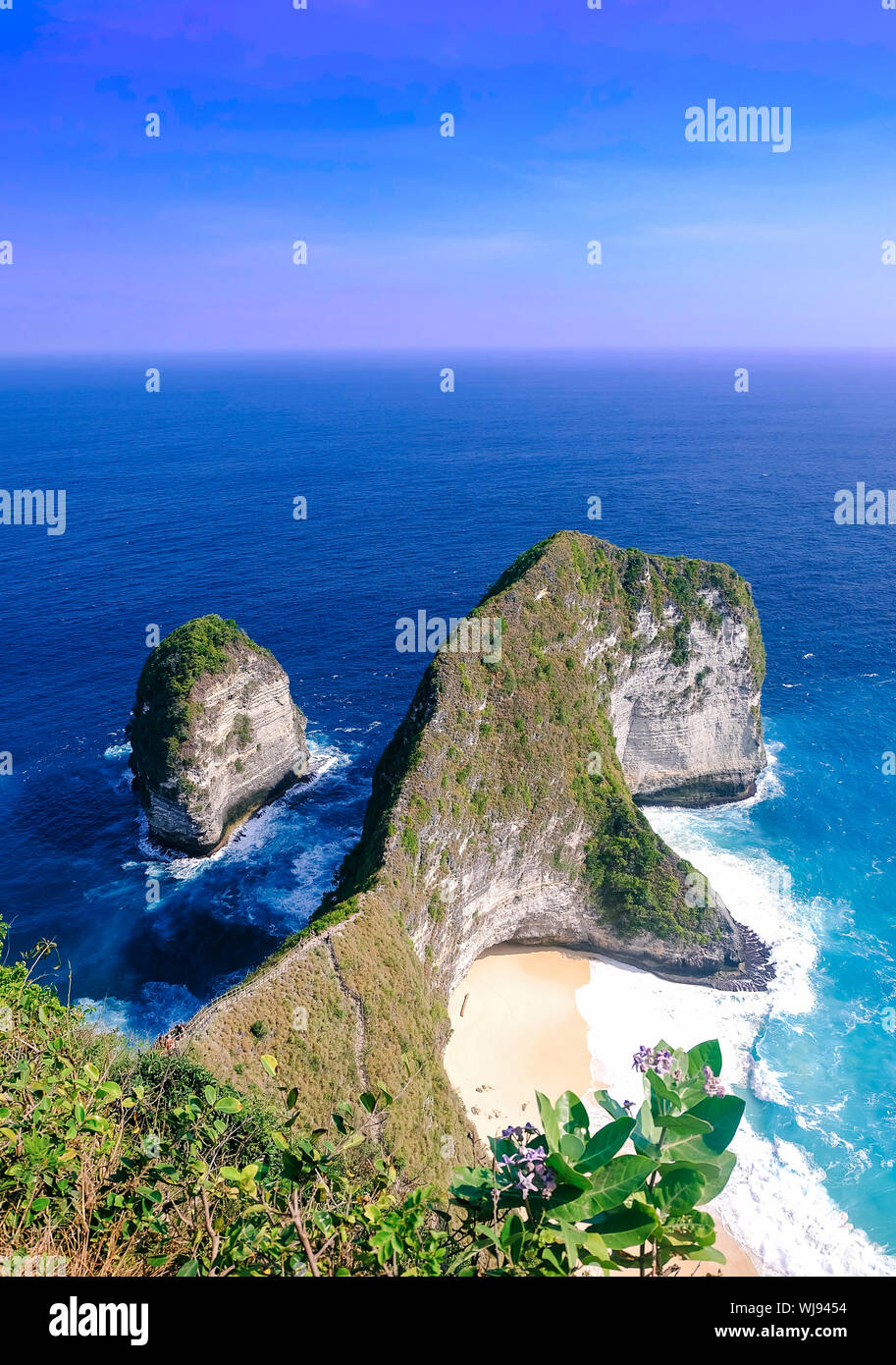 C'est la première fois que je vois T-rex sur Kelingking Beach, Bali, Nusa Penida. Image libre de stock de haute qualité de paysage. Banque D'Images C'est la première fois que je vois T-rex sur Kelingking Beach, Bali, Nusa Penida. Image libre de stock de haute qualité de paysage. Banque D'Images