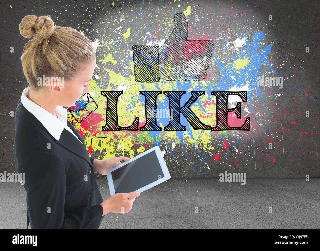 Image composite de blond businesswoman holding tablet Banque D'Images