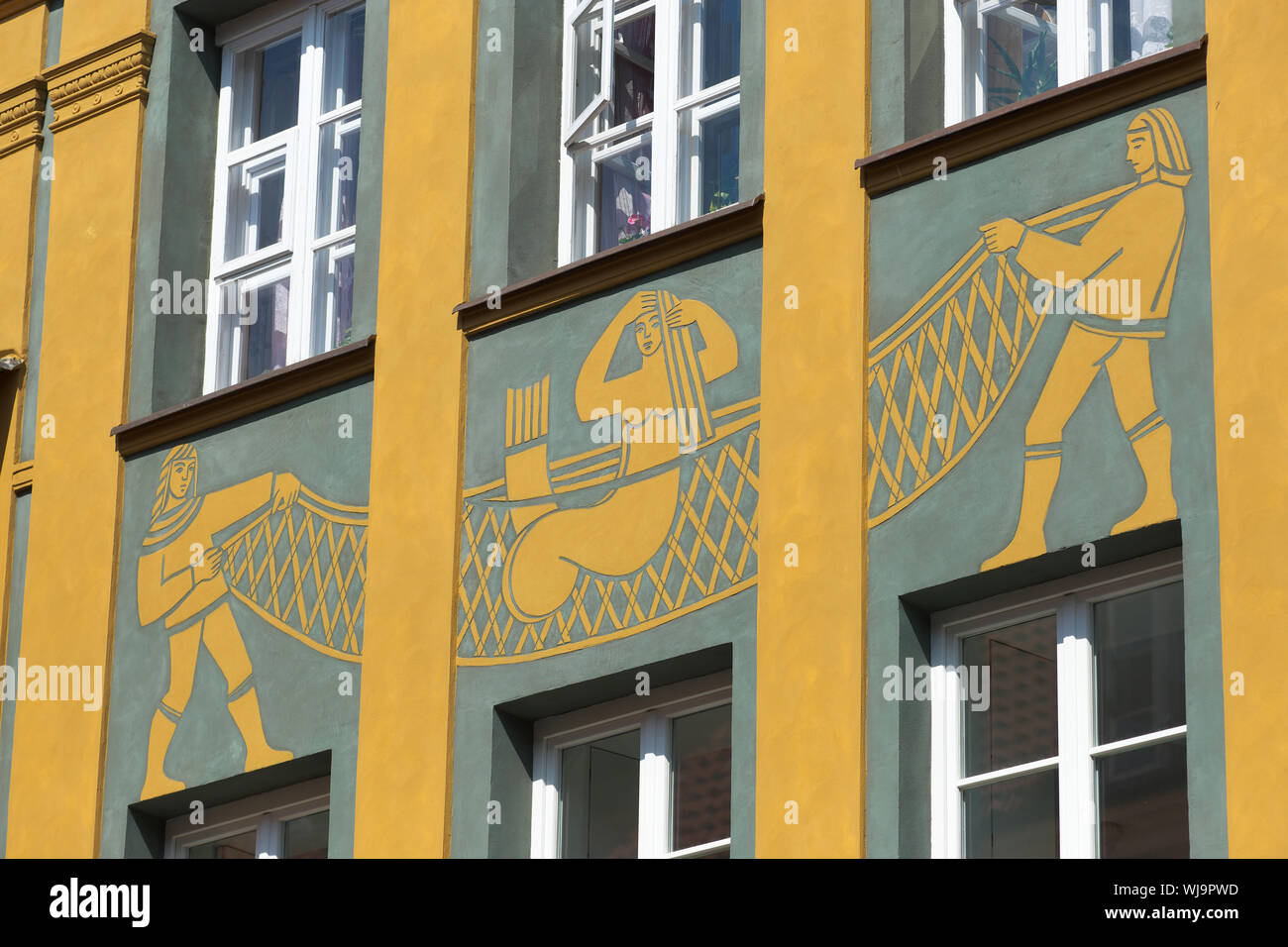 Pologne Varsovie - street art le long Ul Szyperska illustrant les guerres et les pêcheurs attraper la sirène Sawa Syrena une célèbre légende en Pologne Banque D'Images