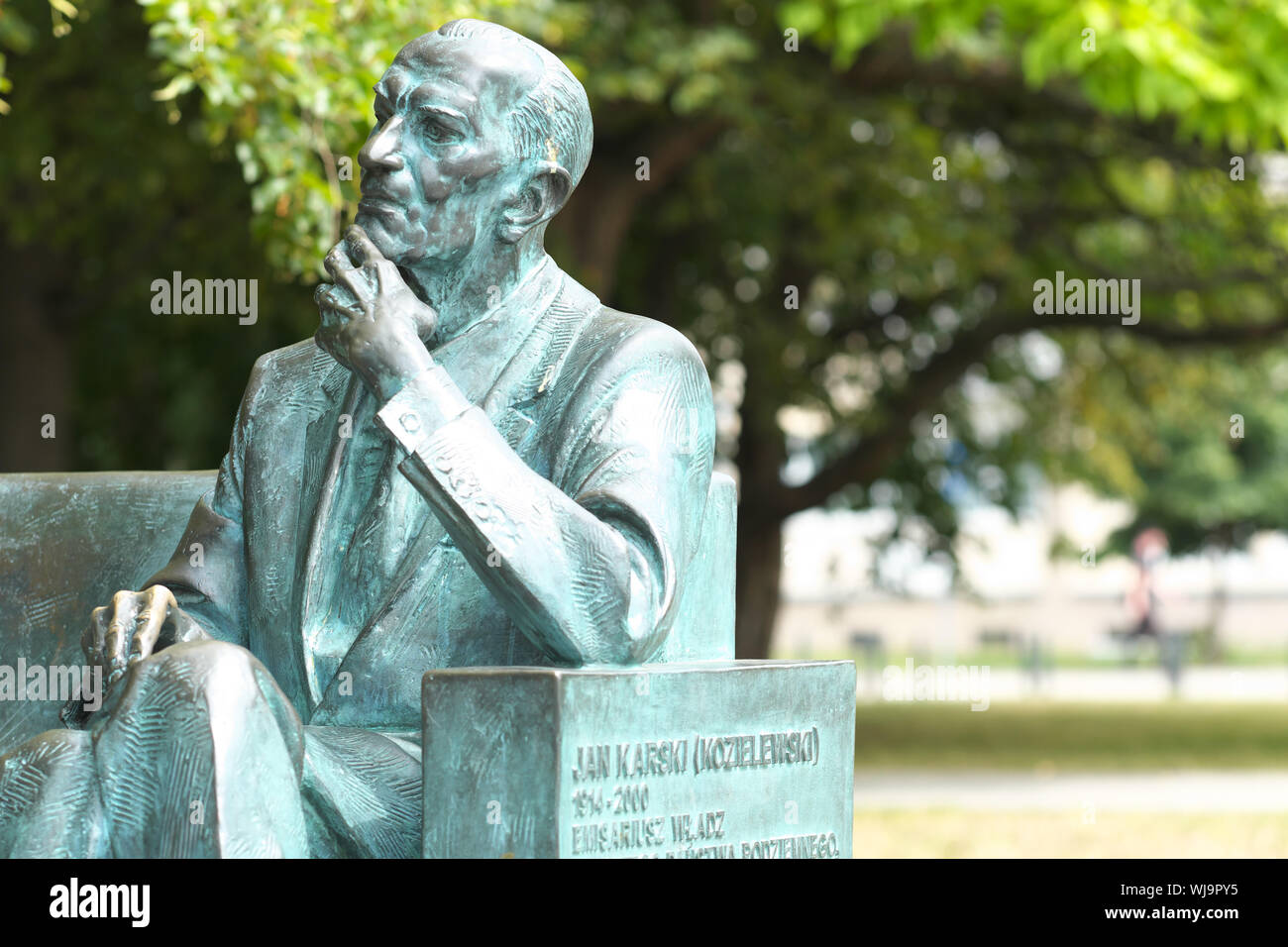 Varsovie, Pologne statue de Jan Karski Jan Kozielewski ( naissance ) a WW2 agent secret de l'armée polonaise de l'intérieur et de guerre de messagerie. Banque D'Images
