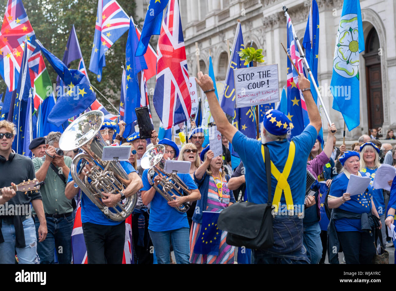 Londres 3 septembre 2019 un groupe dirigé par un Brexit marque laiton mars sur Downing Street, London Ian Crédit DavidsonAlamy Live News Banque D'Images