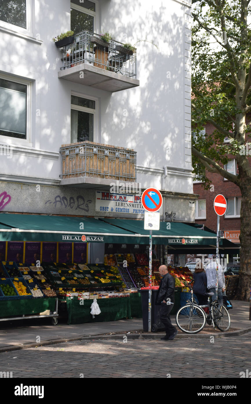 Local food shop, Sternschanze, Hambourg, Allemagne, Août 2019 Banque D'Images