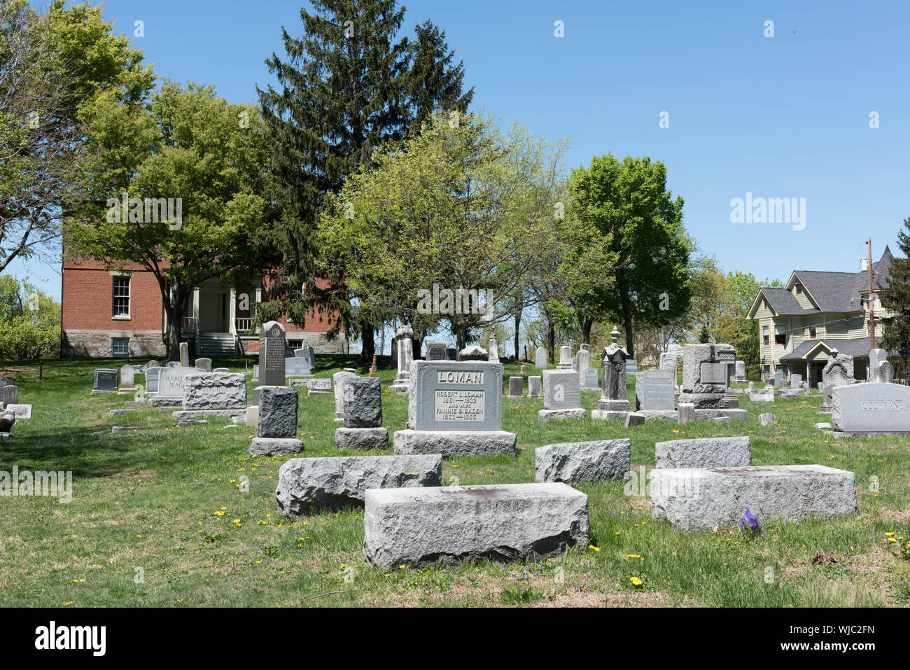 Cimetière Harpers Ferry (également connu sous le nom de Cimetière Harper), situé à proximité du haut de la colline surplombant la pittoresque ville historique de Harpers Ferry, West Virginia Banque D'Images