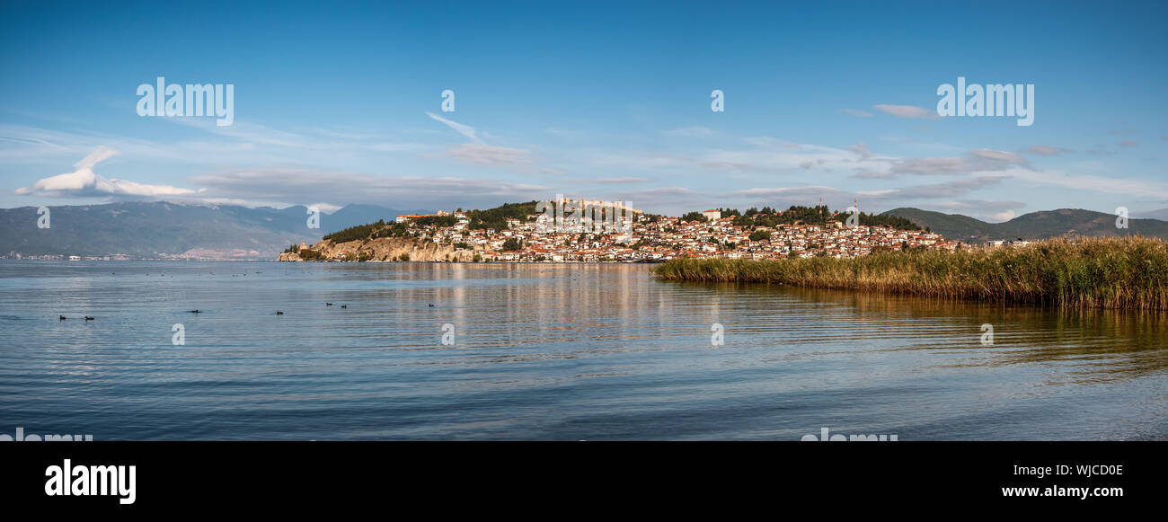 Panorama du lac Ohrid, Macédoine avec petits bateaux Banque D'Images