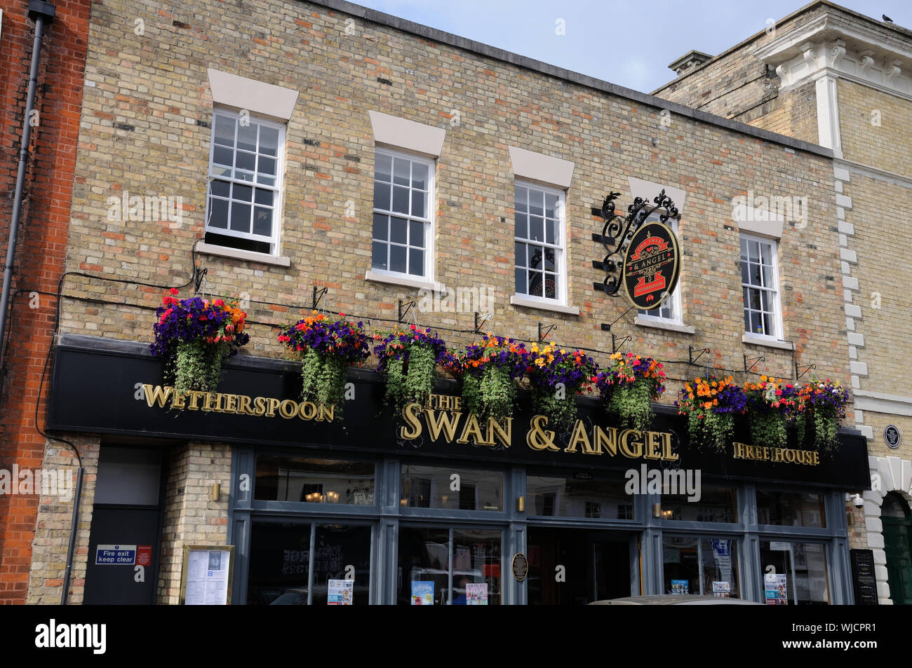 Swan & Angel, Market Hill, St Ives, Cambridgeshire. C'est nommé d'après deux de St Ives pubs perdu depuis longtemps. Banque D'Images