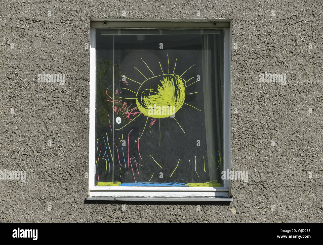 Berlin, Allemagne, la solitude, la fenêtre, griffonner, peint, peint, peint, gris, enfant, enfants, de la peinture, de griffonner, de l'art, à champ lumineux, li Banque D'Images