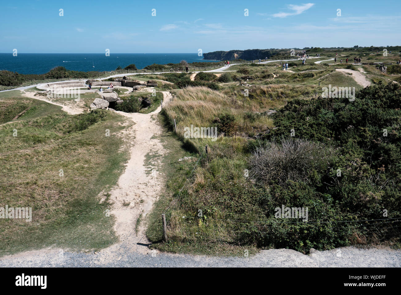 Vue de la Pointe du Hoc avec des cratères et des bunkers Banque D'Images