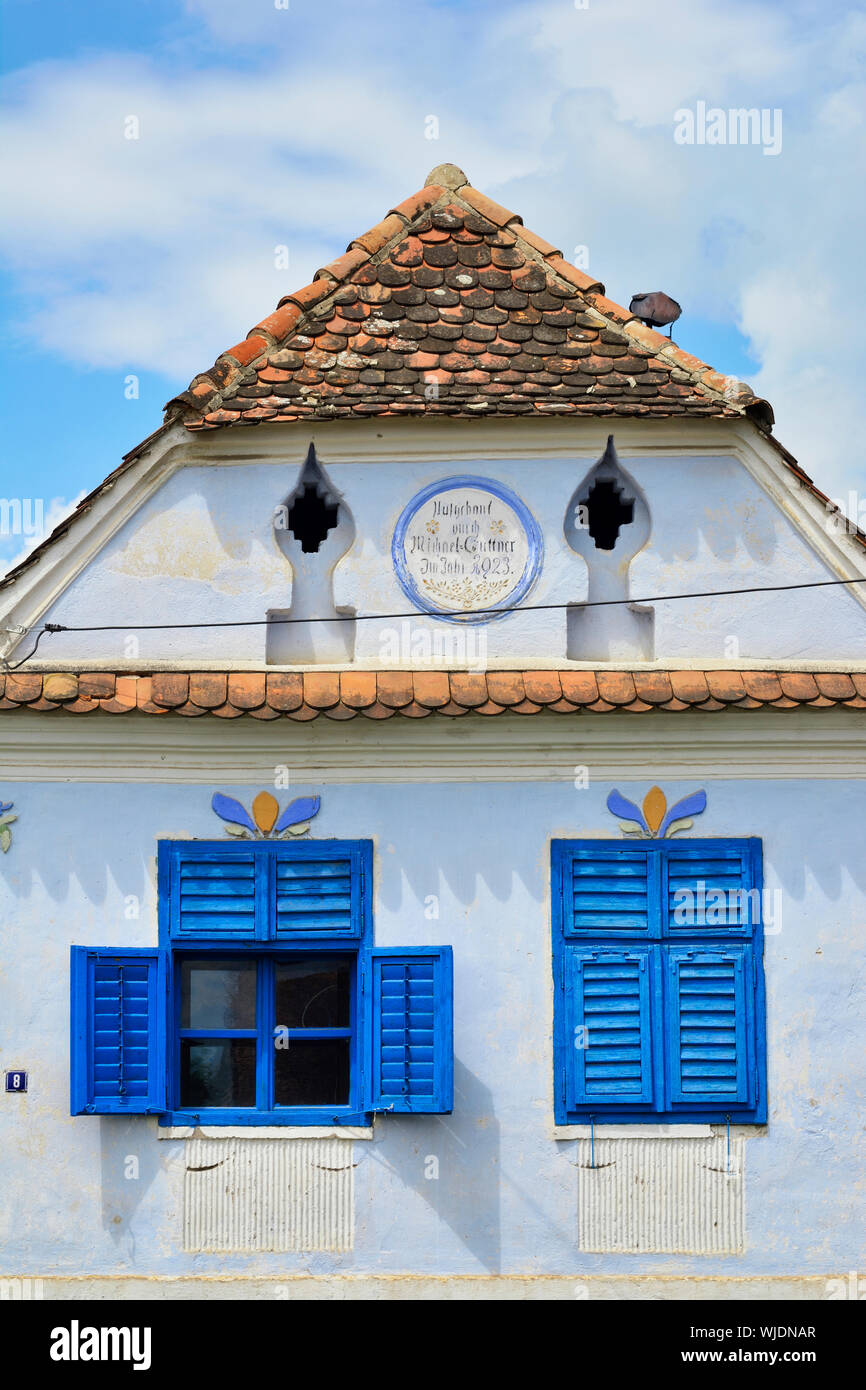 Les fenêtres des maisons traditionnels Saxons à Viscri, Site du patrimoine mondial de l'Unesco. Le comté de Brasov, en Transylvanie. Roumanie Banque D'Images