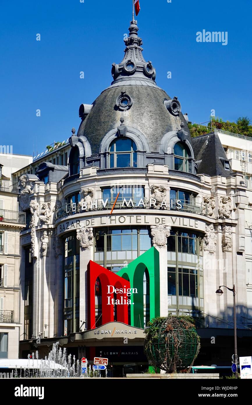 BHV department store dans le Marais avec le thème Design Italia signes, Paris, France Banque D'Images
