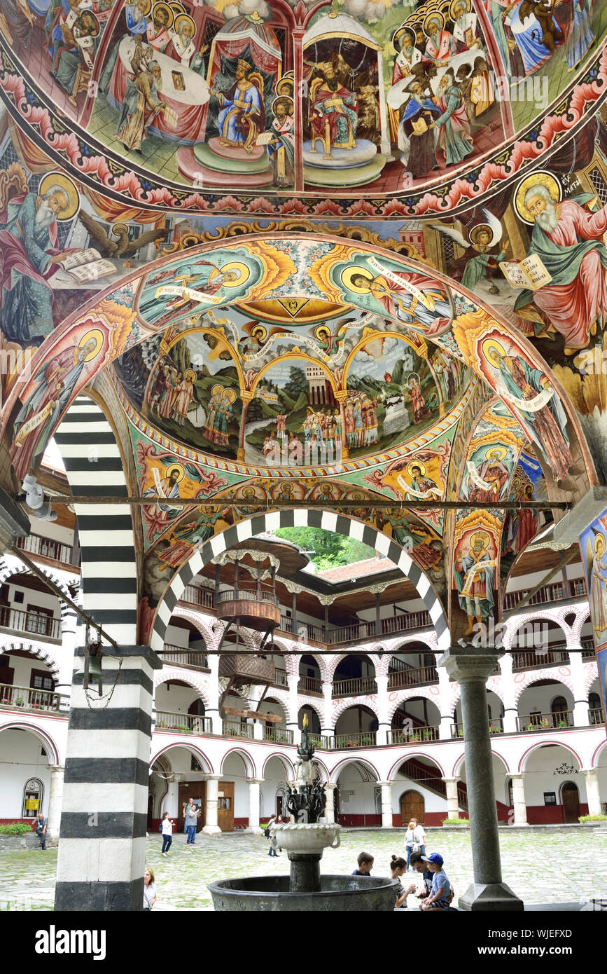 Fresques par Zahari Zograf dans l'extérieur de l'église de la Nativité. Monastère de Rila. Bulgarie Banque D'Images