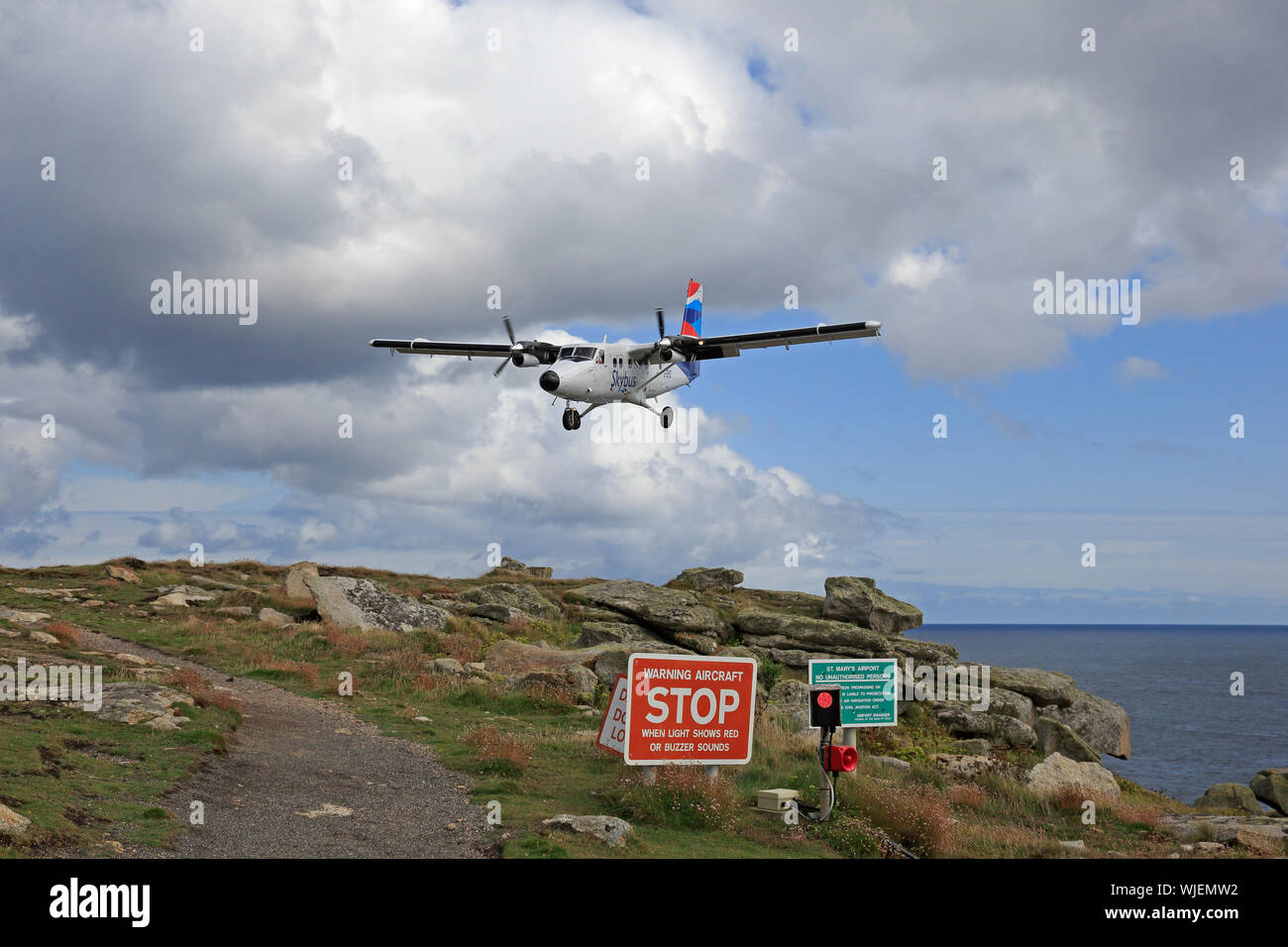 Skybus entrée en terrain sur St Mary's Scilly Banque D'Images