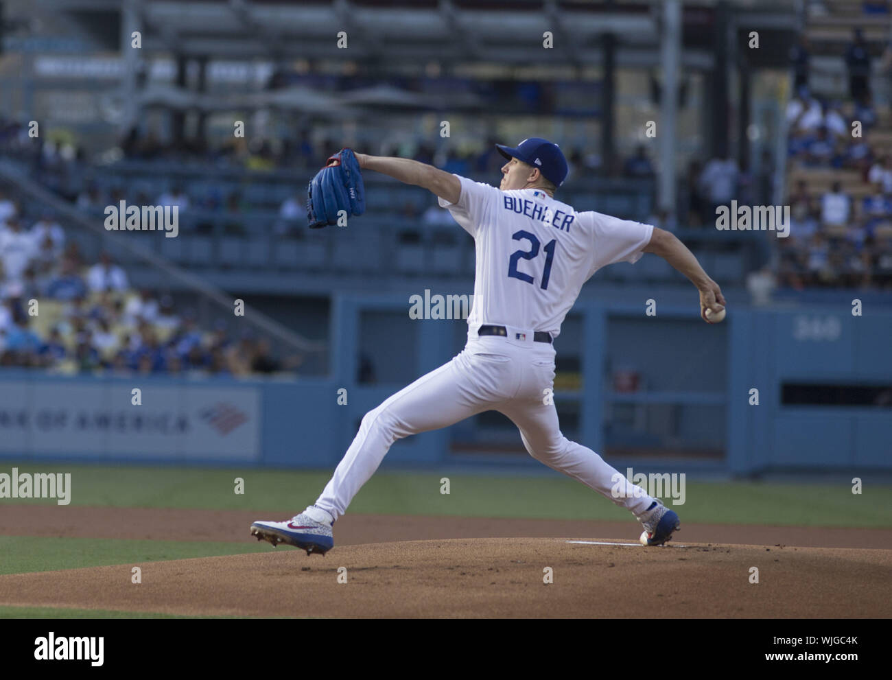 Los Angeles, Californie, USA. 2e, 2019 Sep. Pitcher Walker Buehler # 21 de les Dodgers de Los Angeles au cours de la MLB match contre les Rockies du Colorado au Dodger Stadium sur Septembre 02, 2019 à Los Angeles, Californie.Los Angeles Dodgers a gagné le match 16 -9.Armando Armando Arorizo Arorizo : Crédit/Prensa Internacional/ZUMA/Alamy Fil Live News Banque D'Images