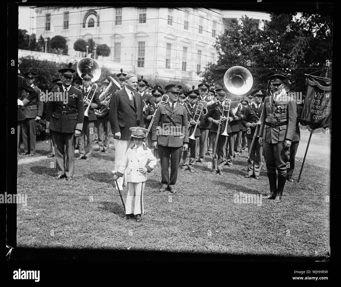 Herbert Hoover avec V.F.W. Boys Band, Warren, Ohio ; à l'extérieur de Maison Blanche, Washington, D.C. Banque D'Images