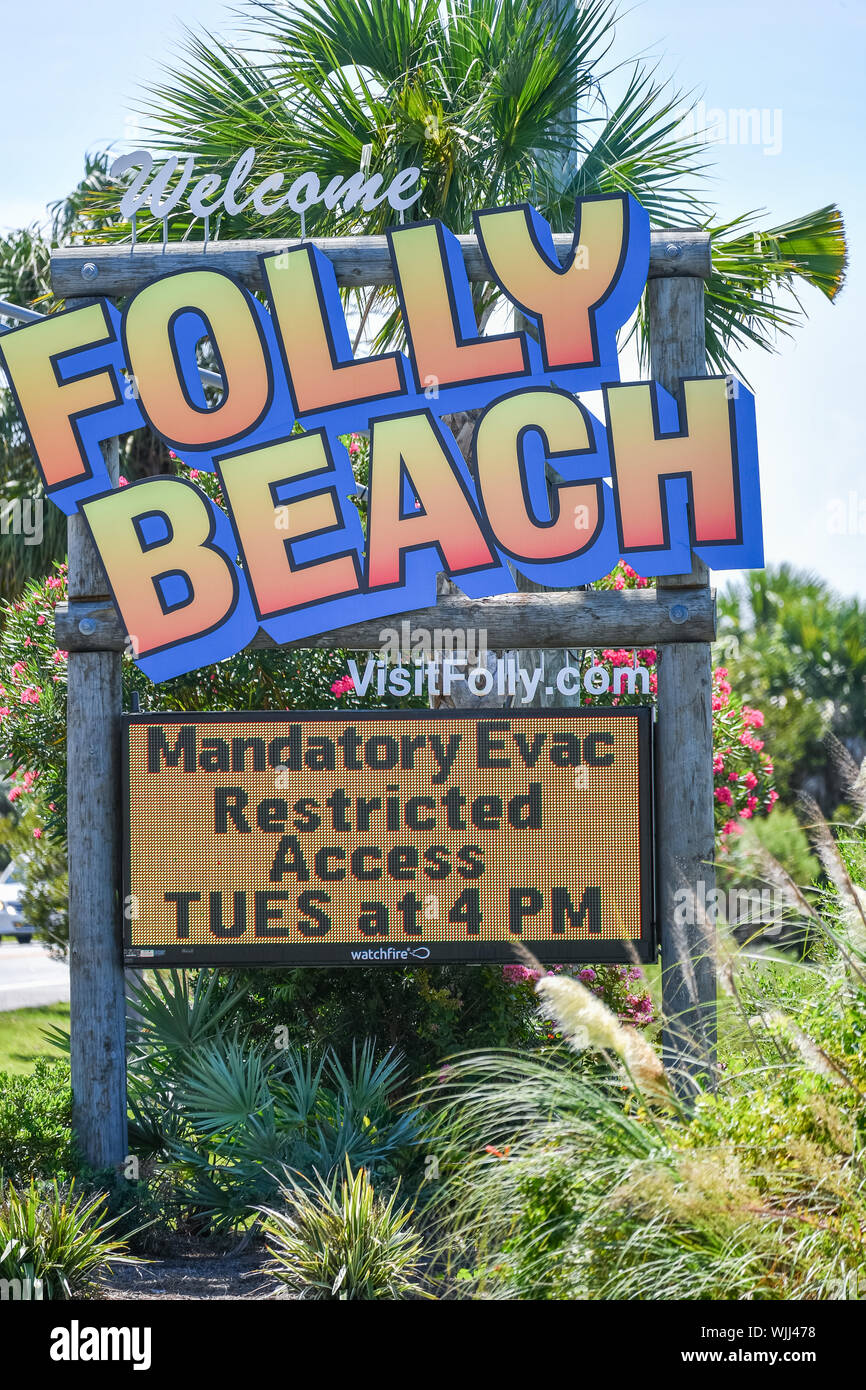Folly Beach, Caroline du Sud, USA. 03 septembre 2019. Le Folly Beach town bienvenue signer l'ordre d'évacuation obligatoire des listes et lorsque l'accès à l'île sera arrêté avant de l'Ouragan Dorian le 3 septembre 2019 à Folly Beach, Caroline du Sud. Le monster storm a dévasté les Bahamas et devrait atteindre Charleston dans la catégorie 2 d'ici jeudi matin. Crédit : Richard Ellis/Alamy Live News Banque D'Images Folly Beach, Caroline du Sud, USA. 03 septembre 2019. Le Folly Beach town bienvenue signer l'ordre d'évacuation obligatoire des listes et lorsque l'accès à l'île sera arrêté avant de l'Ouragan Dorian le 3 septembre 2019 à Folly Beach, Caroline du Sud. Le monster storm a dévasté les Bahamas et devrait atteindre Charleston dans la catégorie 2 d'ici jeudi matin. Crédit : Richard Ellis/Alamy Live News Banque D'Images