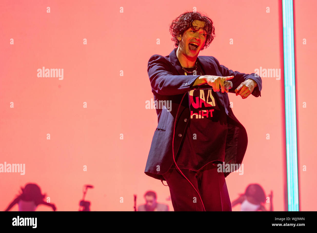 Leeds, UK. Samedi 24 août 2019. Les 1975 sont un groupe de rock pop anglaise la bande se compose de leader, chanteur et guitariste rythmique Matthew Healy, guitariste Adam Hann, le bassiste Ross MacDonald, et le batteur George Daniel performing at Leeds Festival. Le festival de musique rock annuel suivi par 75 000, qui se déroule sur le week-end férié. Crédit : Jason Richardson/Alamy Live News Banque D'Images