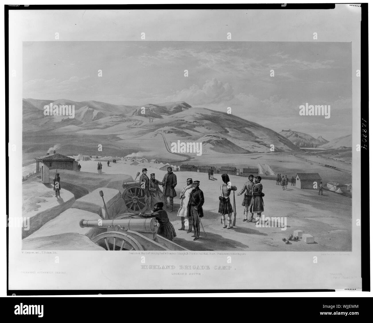 Camp de Brigade Highland, à l'Abstract : la batterie d'artillerie avec des soldats, debout près de la canons, et le camp de Brigade de montagne dans l'arrière-plan ; port de Balaklava et les vestiges de l'ancien château Génois sont visibles dans la distance sur la droite. Banque D'Images