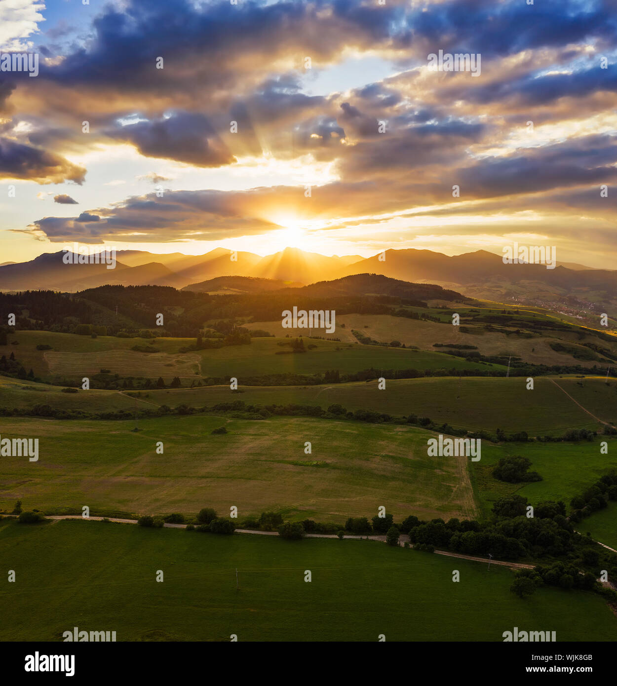 Coucher du soleil au-dessus de Grande Fatra Mountain en Slovaquie Banque D'Images