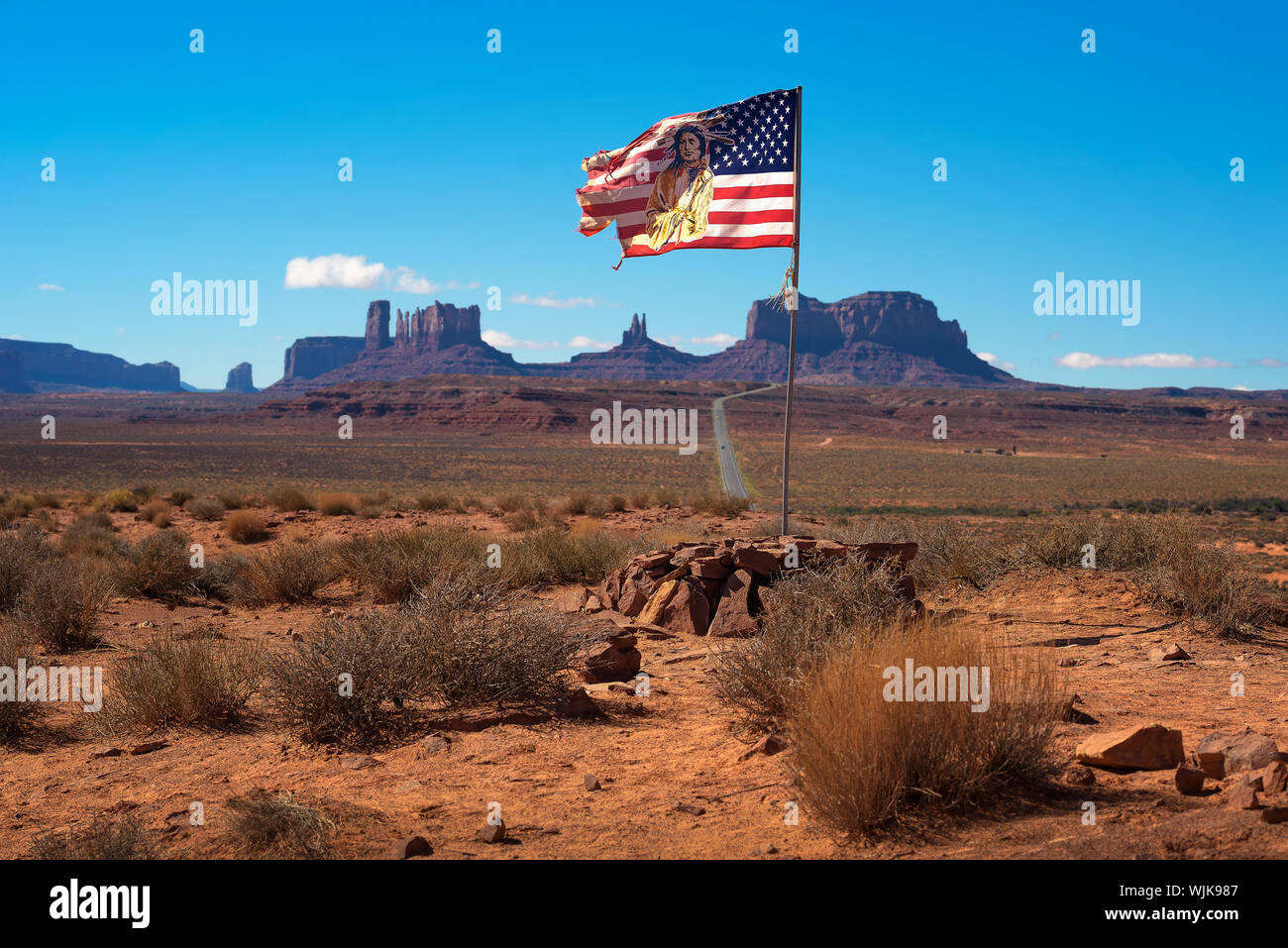 Navajo - drapeau américain à Monument Valley, Utah Banque D'Images