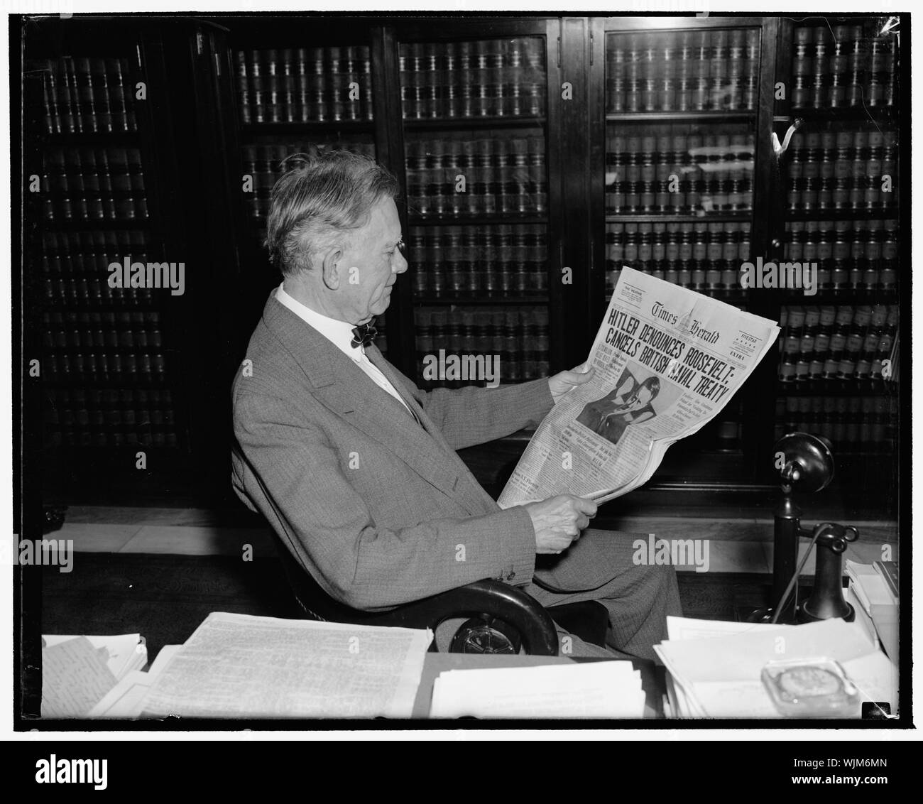 Discours d'Hitler signifie fin des pourparlers de paix, le sénateur Borah dit. Washington, D.C., le 28 avril. Le sénateur William E. Borah, républicain de l'Idaho, Doyen de la Commission des relations étrangères du Sénat, après avoir lu le discours d'Adolph Hitler a dit à des journalistes d'aujourd'hui qu'il a considérée comme 'la fin de l'affaire d'autres discussions de la paix mondiale" Banque D'Images