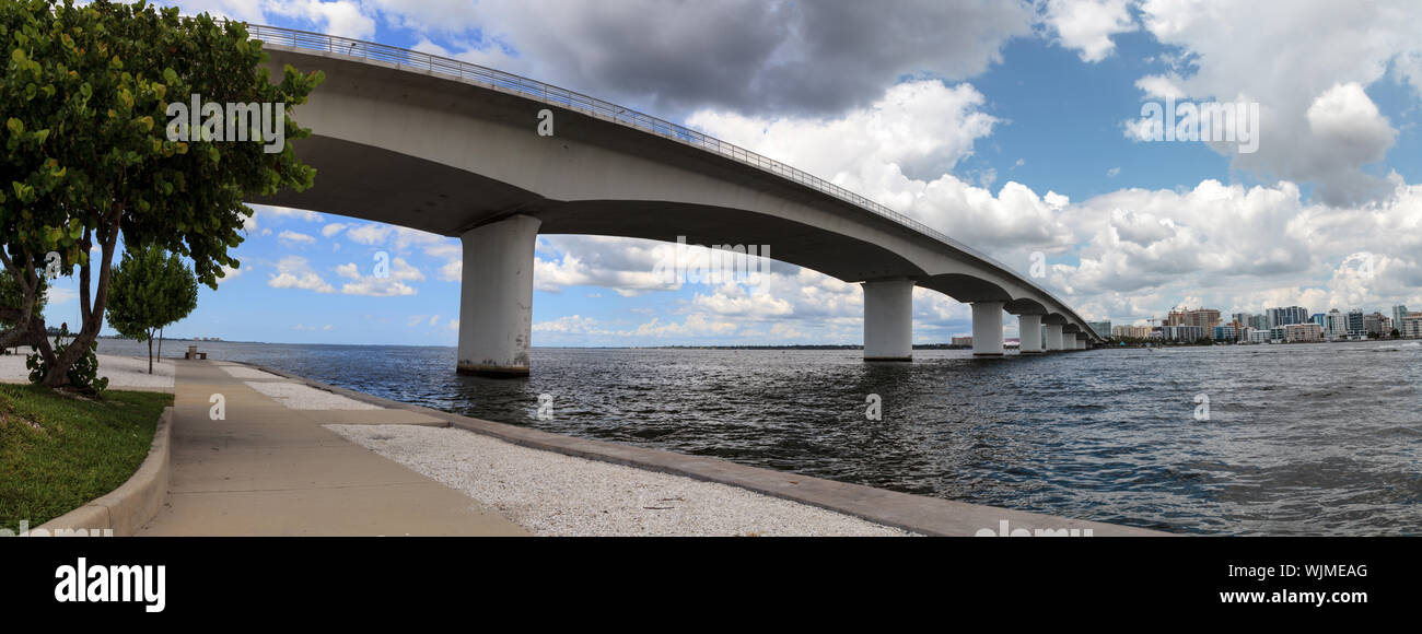 Pont de Golfe du Mexique en voiture du parc de Long Boat Key à Sarasota, Floride Banque D'Images