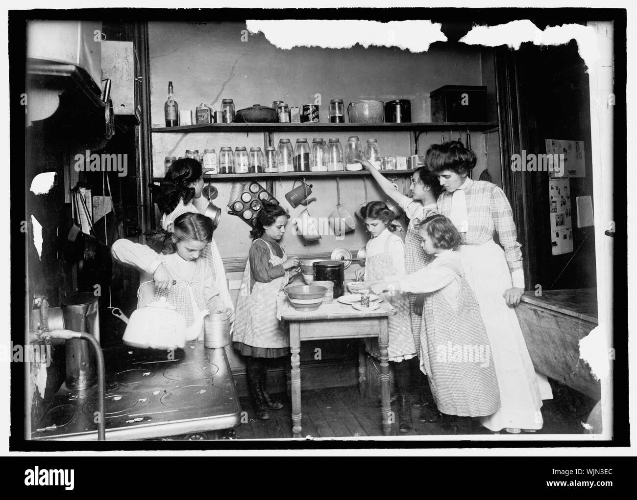 L'économie domestique dans les écoles publiques, cuisine dans l'entretien ménager télévision, New York Banque D'Images