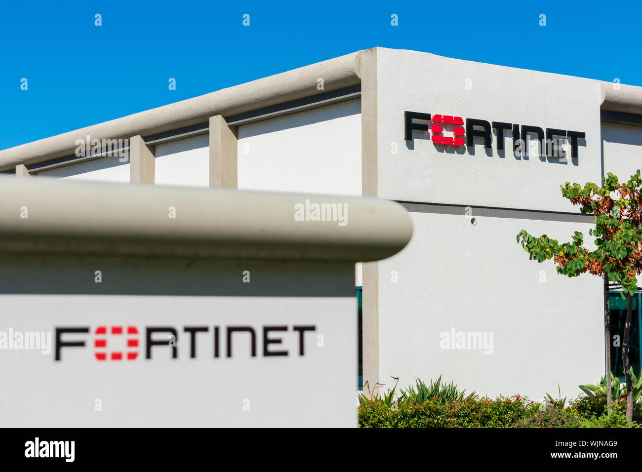 Fortinet signe à la cybersécurité au siège de l'entreprise dans la Silicon Valley, haute technologie de San Francisco Bay Area Banque D'Images