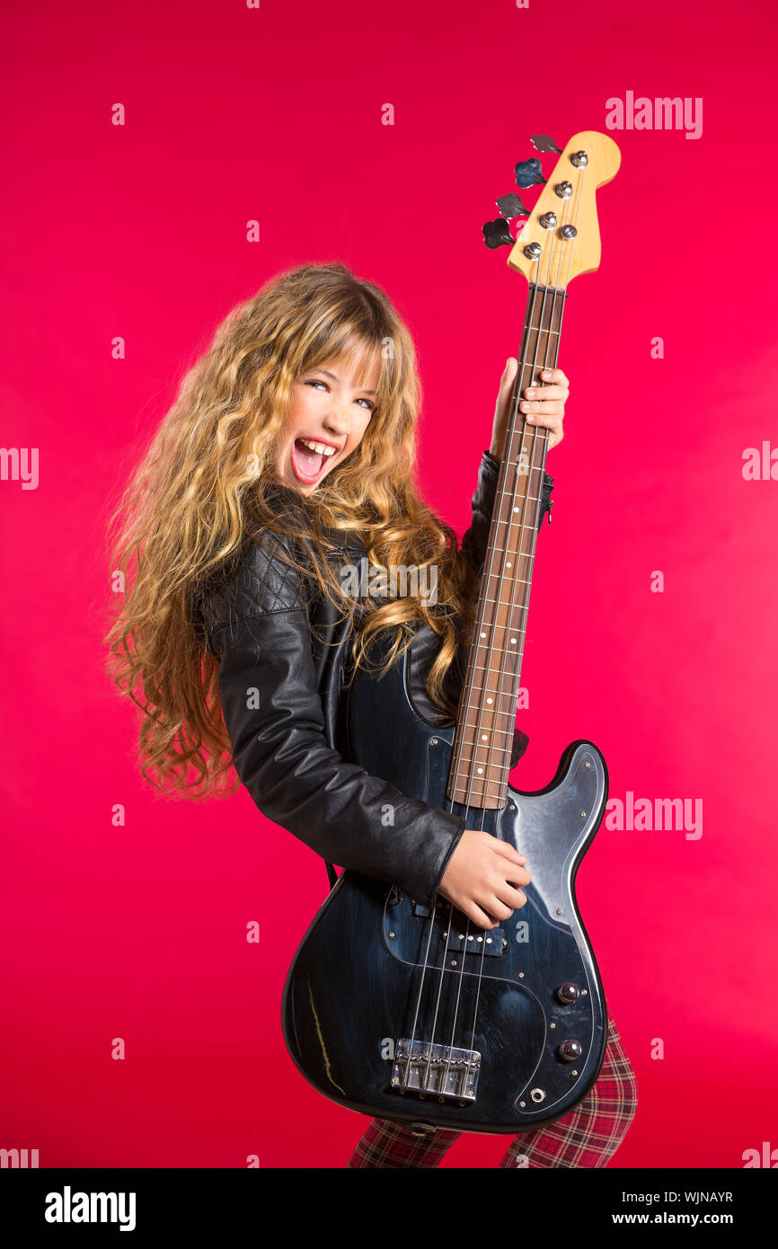 Girl playing bass guitar Banque de photographies et d'images à haute  résolution - Alamy