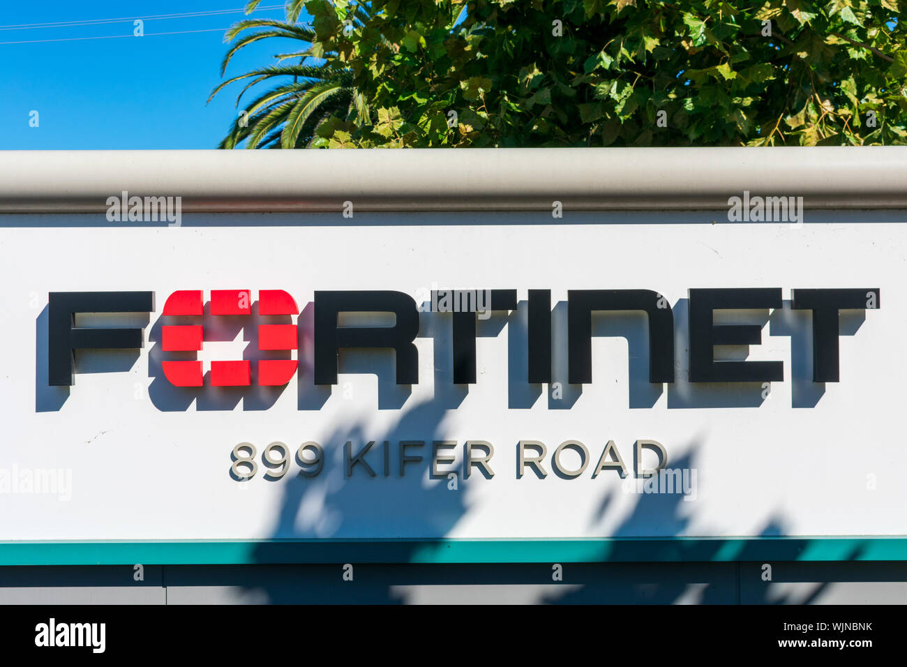 Fortinet signe à la cybersécurité au siège de l'entreprise dans la Silicon Valley, haute technologie de San Francisco Bay Area Banque D'Images
