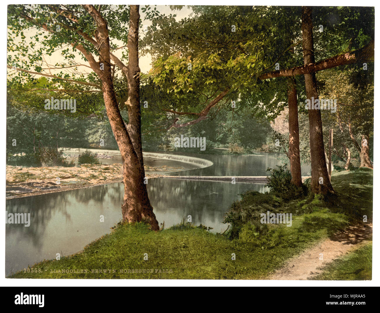 Horseshoe Falls, Berwyn, vallée de Llangollen, Wales ; fait partie de : Vues de l'architecture du paysage dans le pays de Galles à l'Photochrom collection imprimée. ; titre de la Detroit Publishing Co., catalogue J-section étrangère. Detroit, Michigan : Detroit Photographic Company, 1905. ; Banque D'Images Horseshoe Falls, Berwyn, vallée de Llangollen, Wales ; fait partie de : Vues de l'architecture du paysage dans le pays de Galles à l'Photochrom collection imprimée. ; titre de la Detroit Publishing Co., catalogue J-section étrangère. Detroit, Michigan : Detroit Photographic Company, 1905. ; Banque D'Images