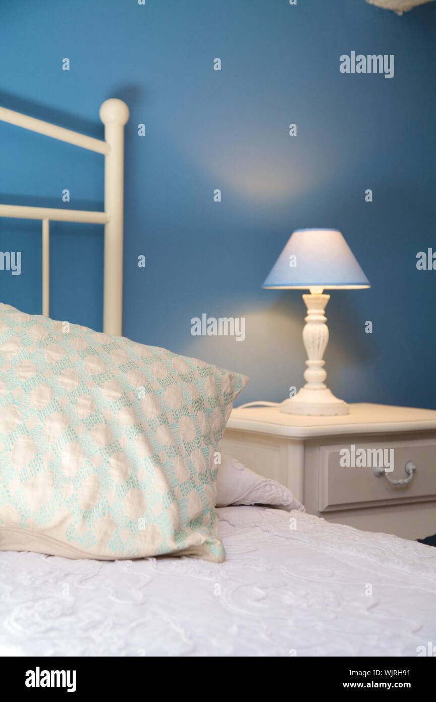 Détail de l'oreiller et renforcer d'un lit Photo Stock - Alamy
