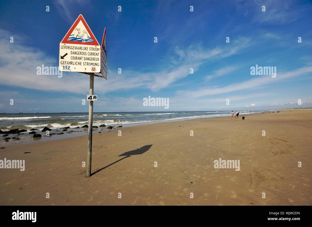 Piscine restriction signe sur une plage en été Banque D'Images
