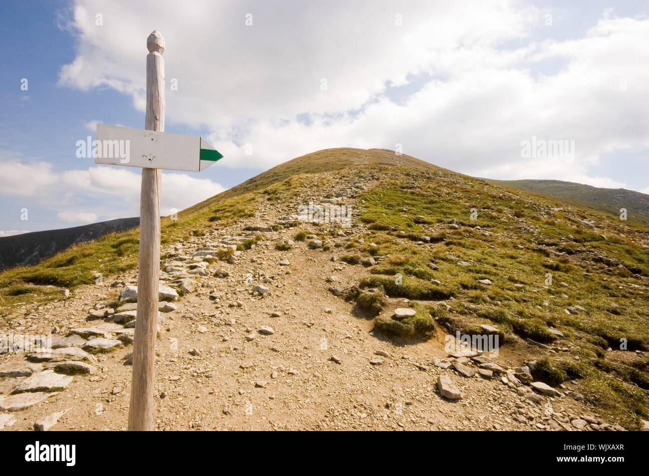 Roadsign sur un chemin dans les Tatras polonaises Banque D'Images