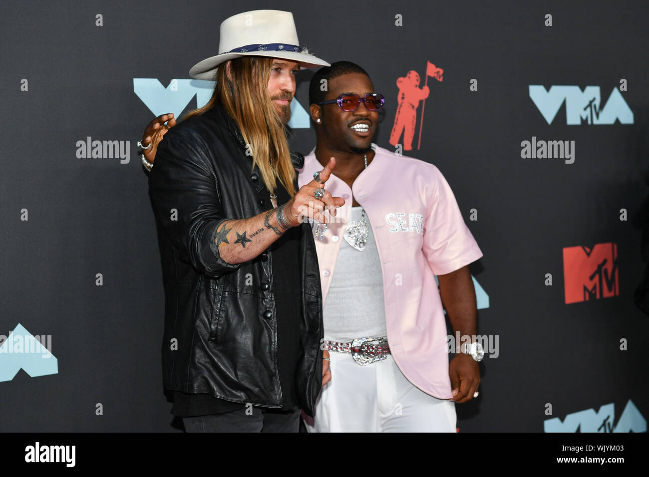 Billy Ray Cyrus et ASAP Ferg assister aux MTV Video Music Awards 2019 à Prudential Center le 26 août 2019 à Newark, New Jersey. Banque D'Images