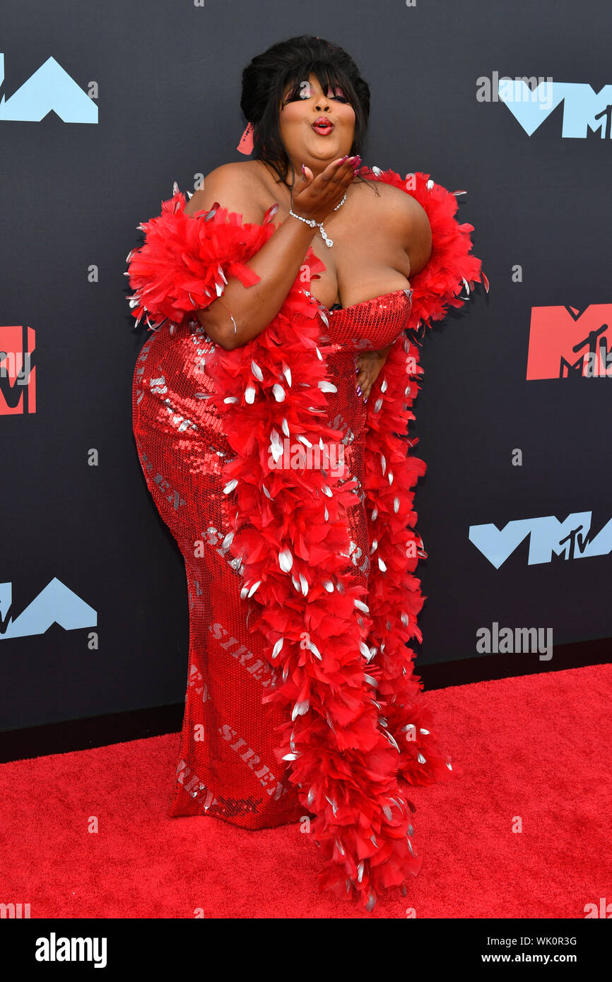 Lizzo assiste à la 2019 MTV Video Music Awards à Prudential Center le 26 août 2019 à Newark, New Jersey. Banque D'Images