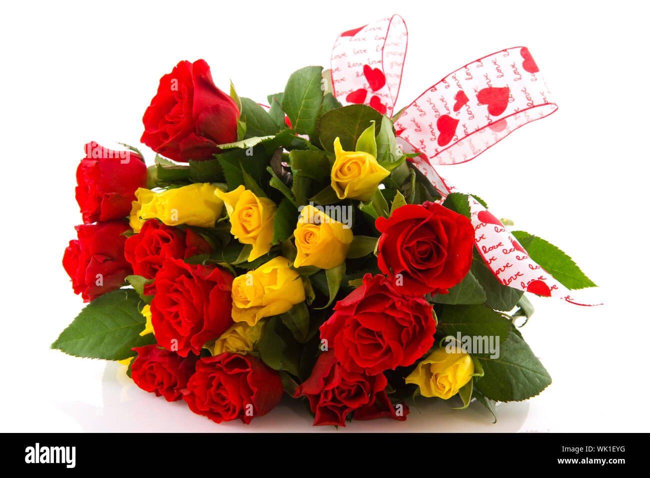 Bouquet de roses rouges et jaunes pour donner de l'amour Photo Stock - Alamy