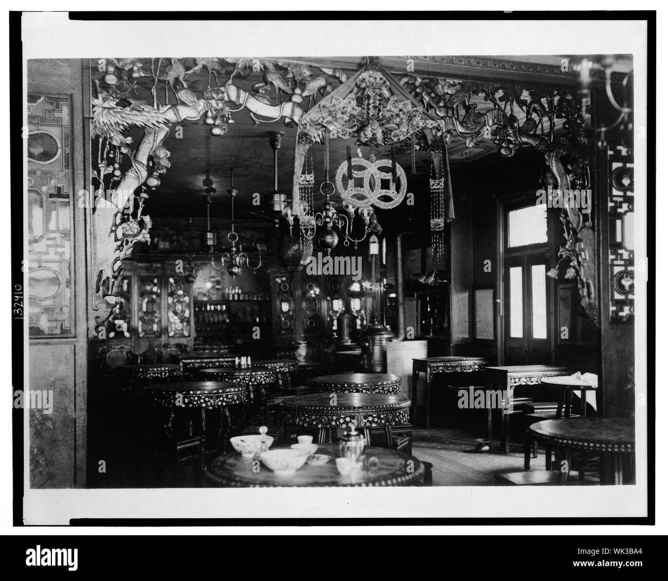 Vue de l'intérieur salon de thé dans le quartier chinois, la ville de New York, N.Y. Banque D'Images