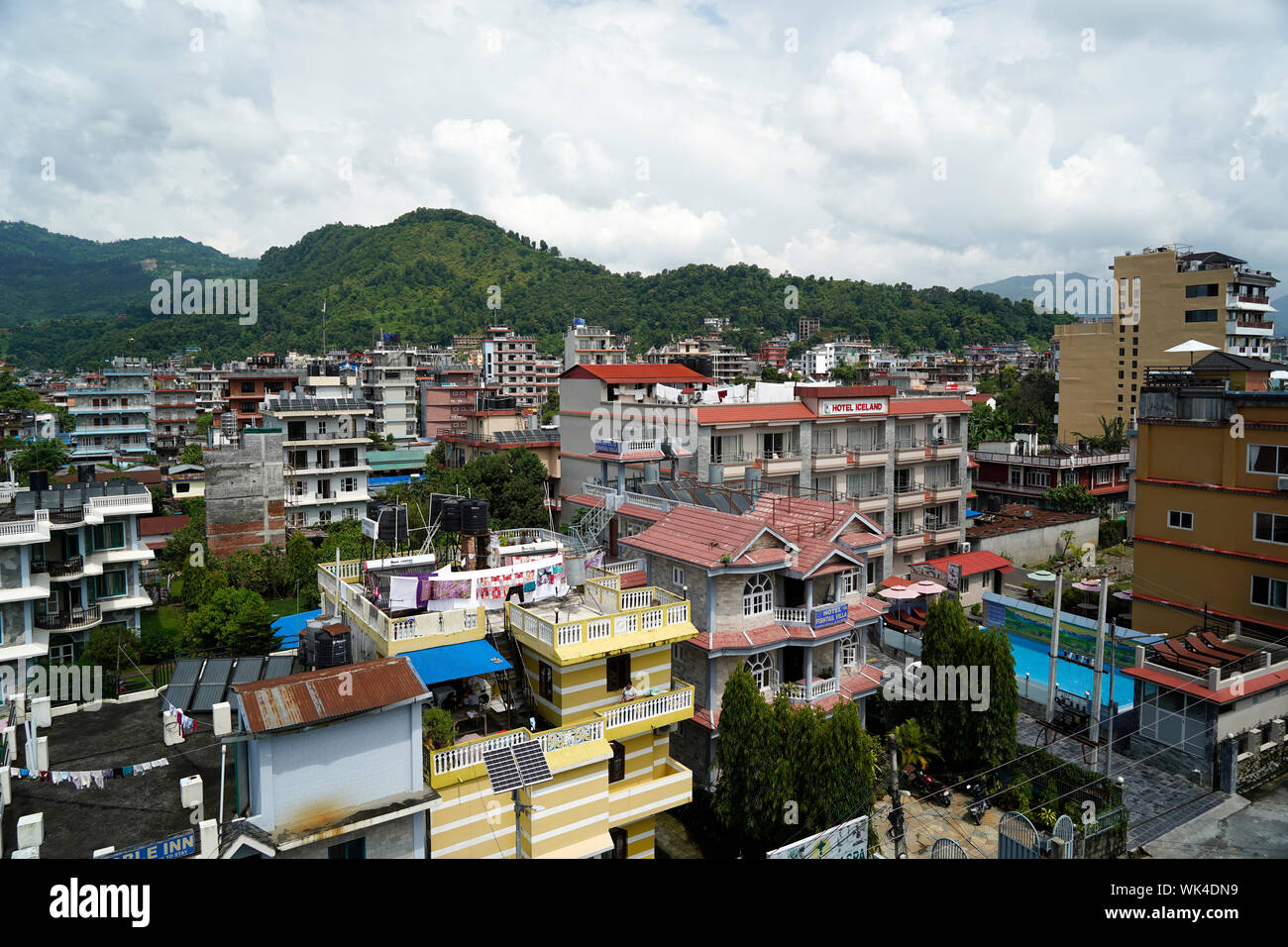 Népalais Pokhara : पोखरा une ville métropolitaine au Népal Asie du Sud Banque D'Images