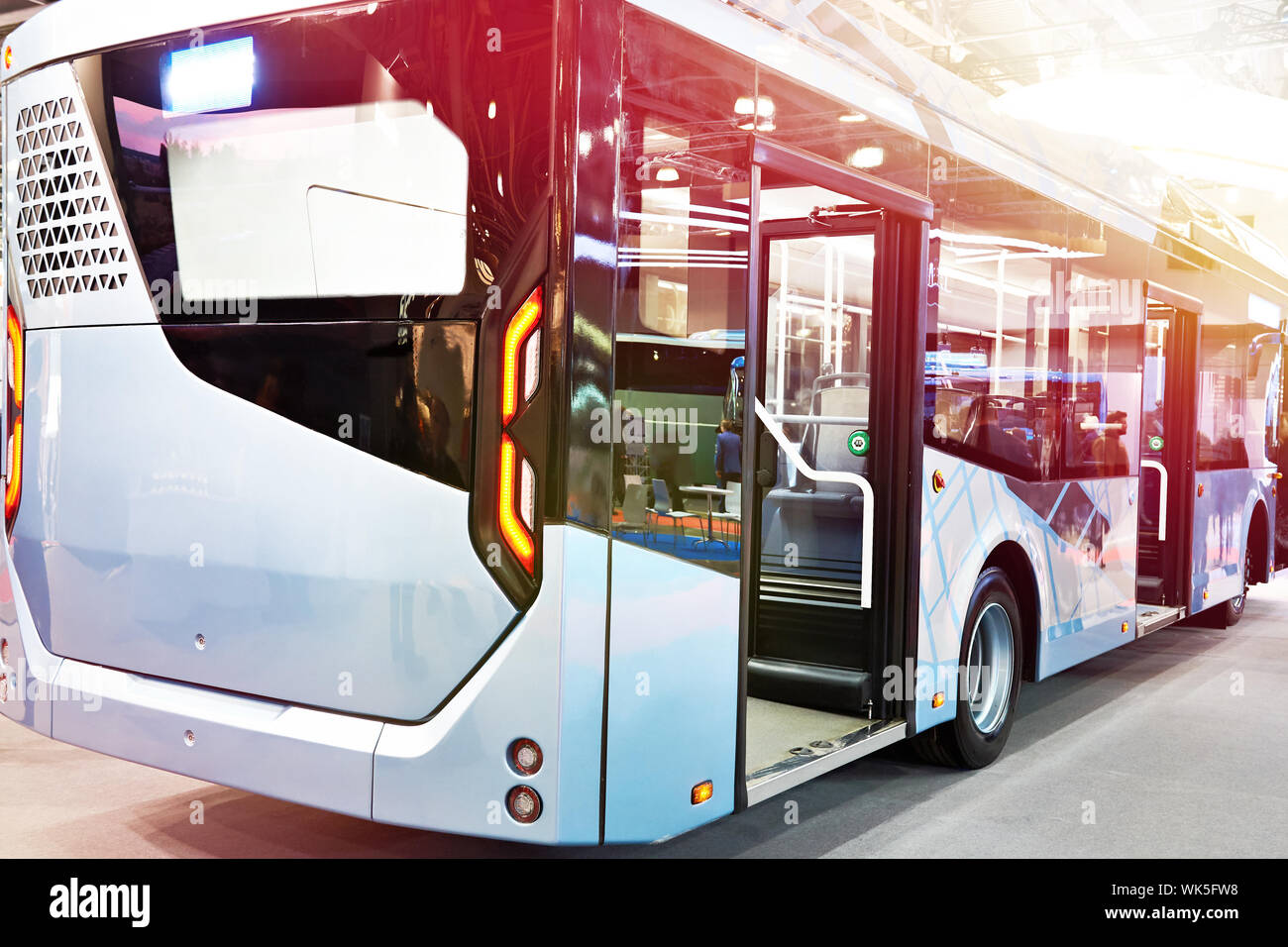 Bus de la ville moderne à l'exposition Banque D'Images