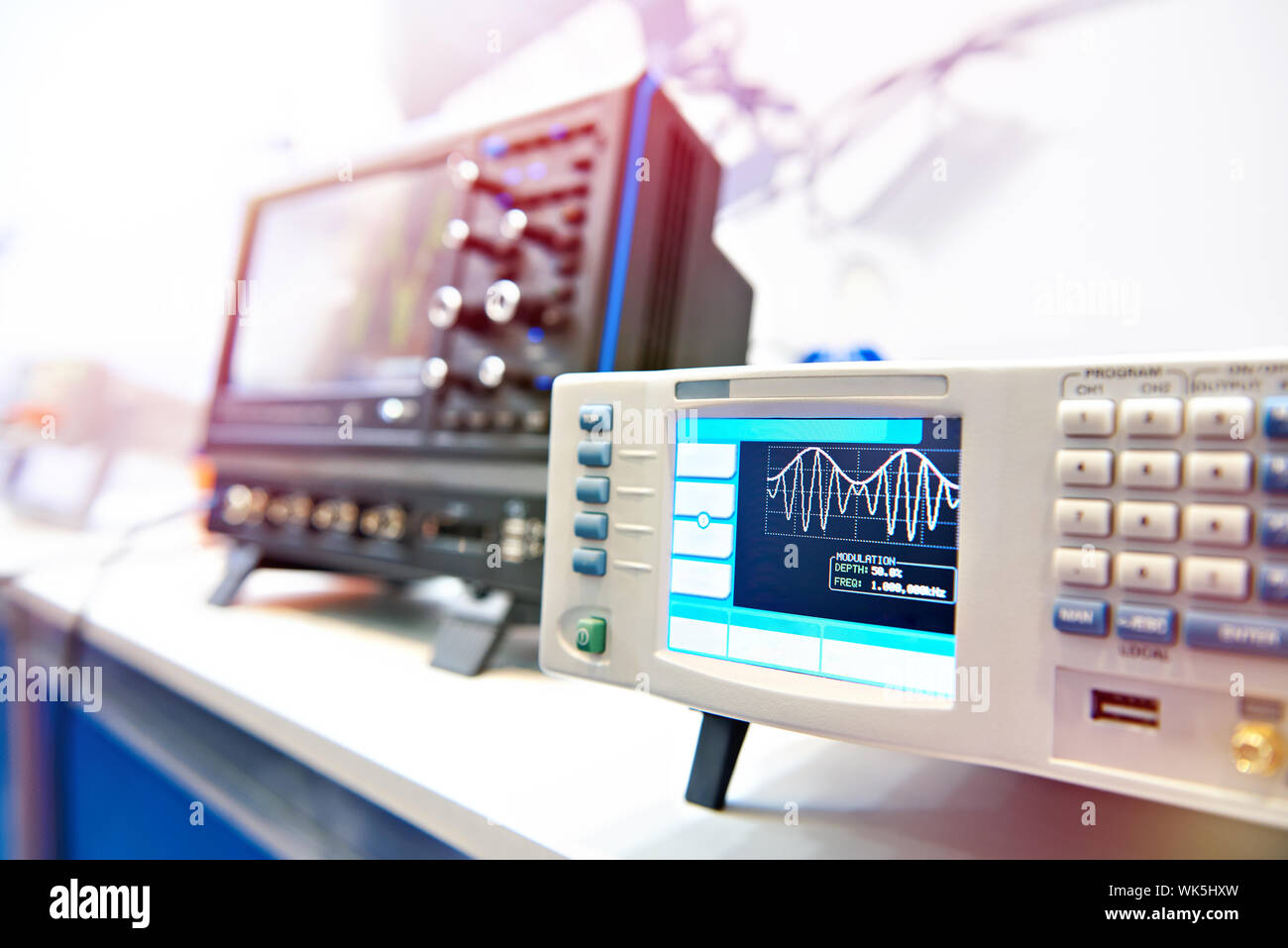 Générateur de forme d'onde arbitraire. Instruments de mesure radio Banque D'Images