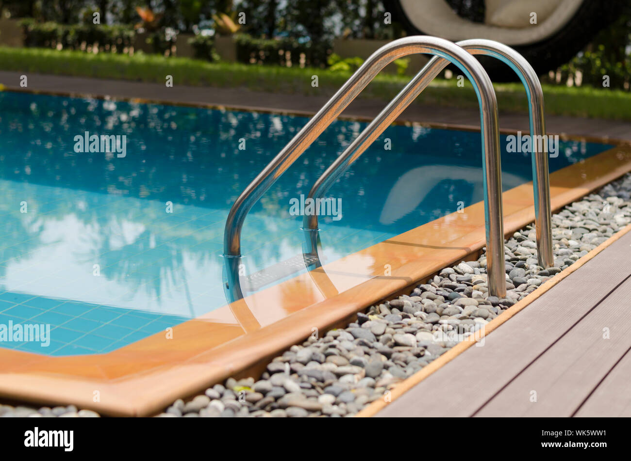 Piscine avec escalier Banque D'Images