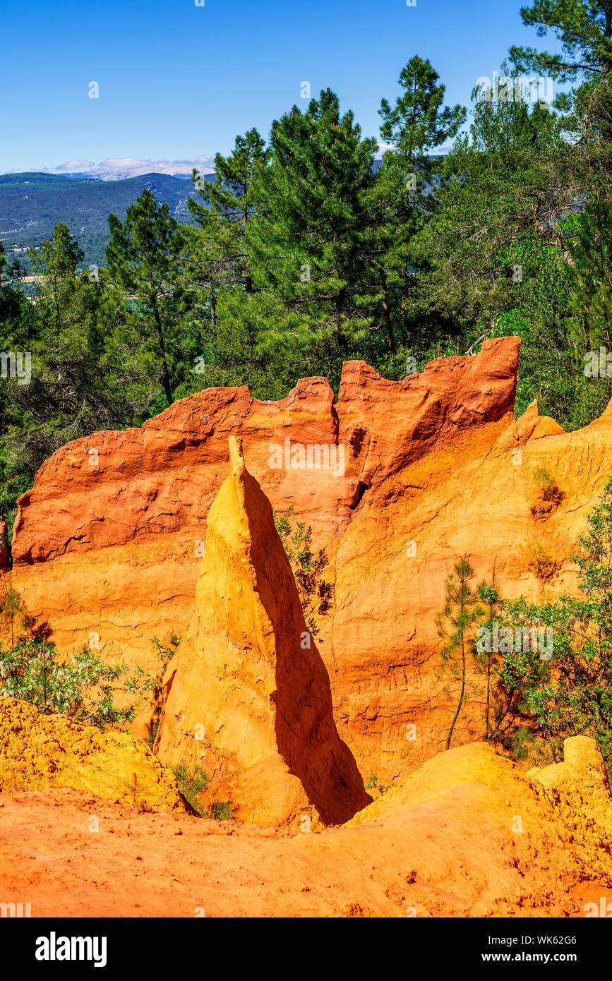 Les falaises rouges de Roussillon (Les Ocres), Provence, France Banque D'Images