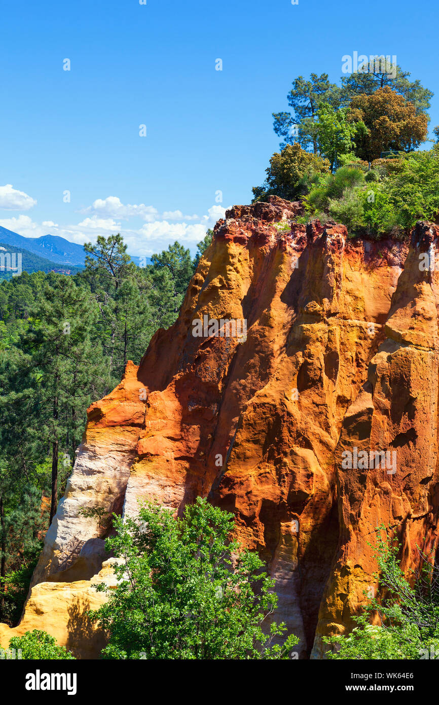 Les falaises rouges de Roussillon (Les Ocres), Provence, France Banque D'Images