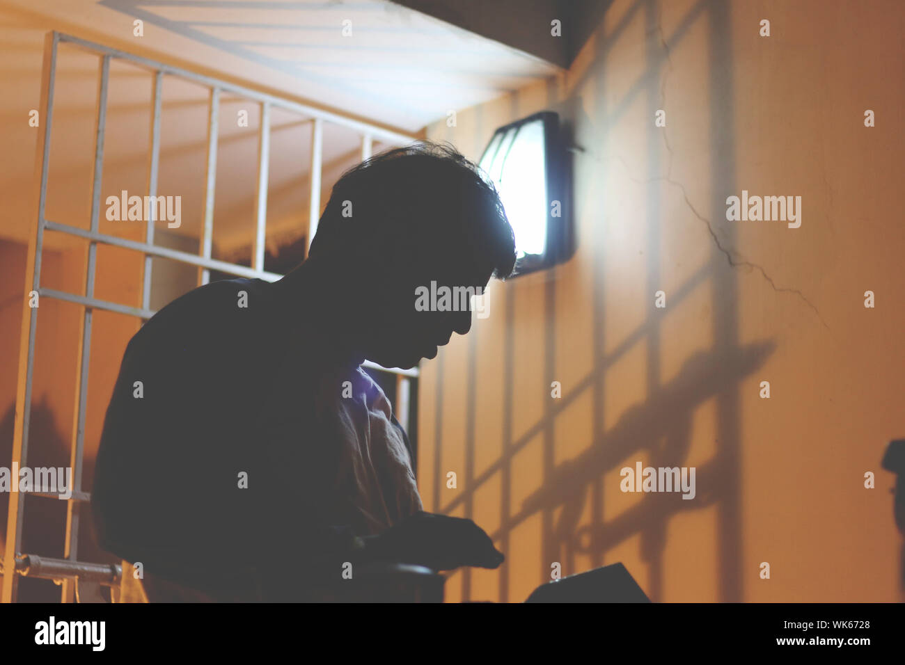 Portrait d'un prisonnier dans la cellule Banque D'Images