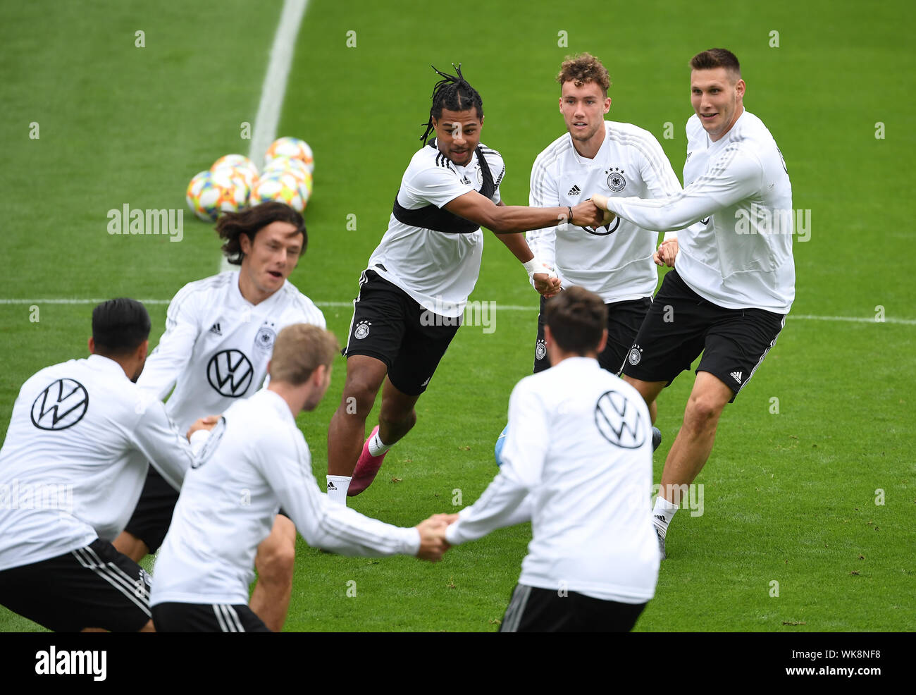 Hamburg, Deutschland. 08Th Sep 2019. Serge Gnabry (Allemagne), Luca Waldschmidt (Allemagne) et Niklas Suele (Allemagne) jouer jeux de pêche. GES/football/Championnat Européen de Formation : Qualification de l'équipe d'Allemagne à Hambourg, 04.09.2019 Football/soccer : qualificatifs européens : session de formation de l'équipe d'Allemagne, Hambourg, le 4 septembre 2019 | dans le monde entier : dpa Crédit/Alamy Live News Banque D'Images